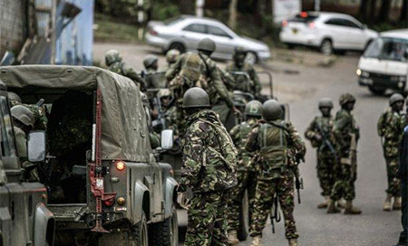 Soldados de Kenia Un atentado con explosivos deja cinco policías muertos en Kenia